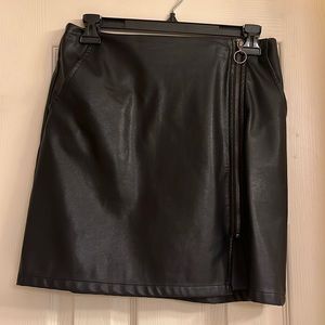 Black leather fab’rik skirt